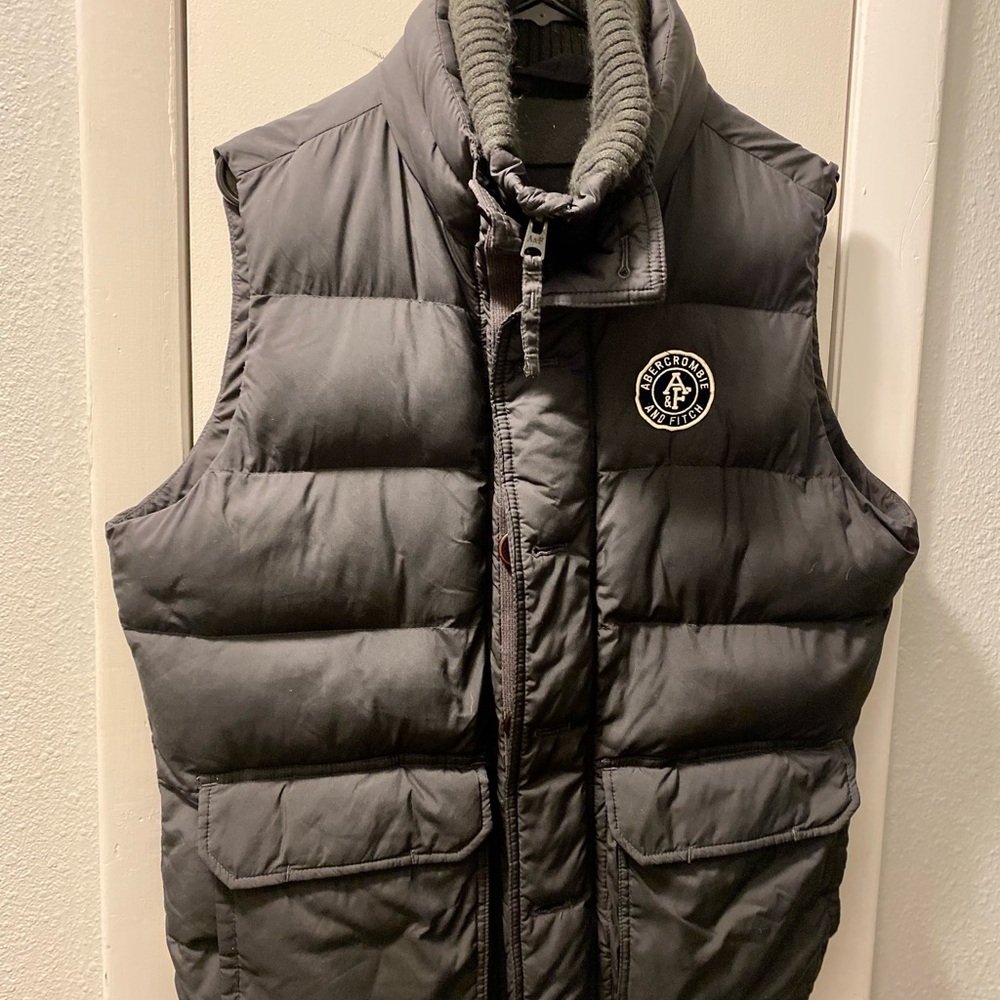 Abercrombie & Fitch Men's Dark Gray Quilted Puffer Vest